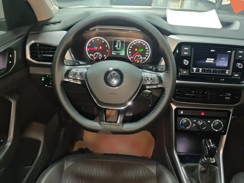 Volkswagen T-Cross — фото 11