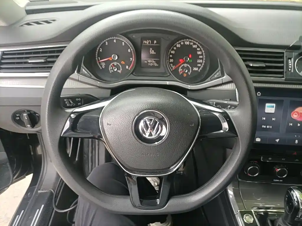 Volkswagen Passat — фото 11
