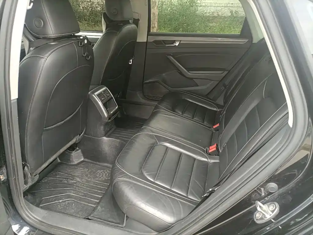 Volkswagen Passat — фото 17