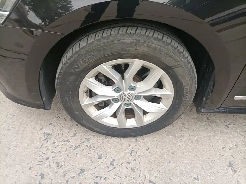 Volkswagen Passat — фото 23