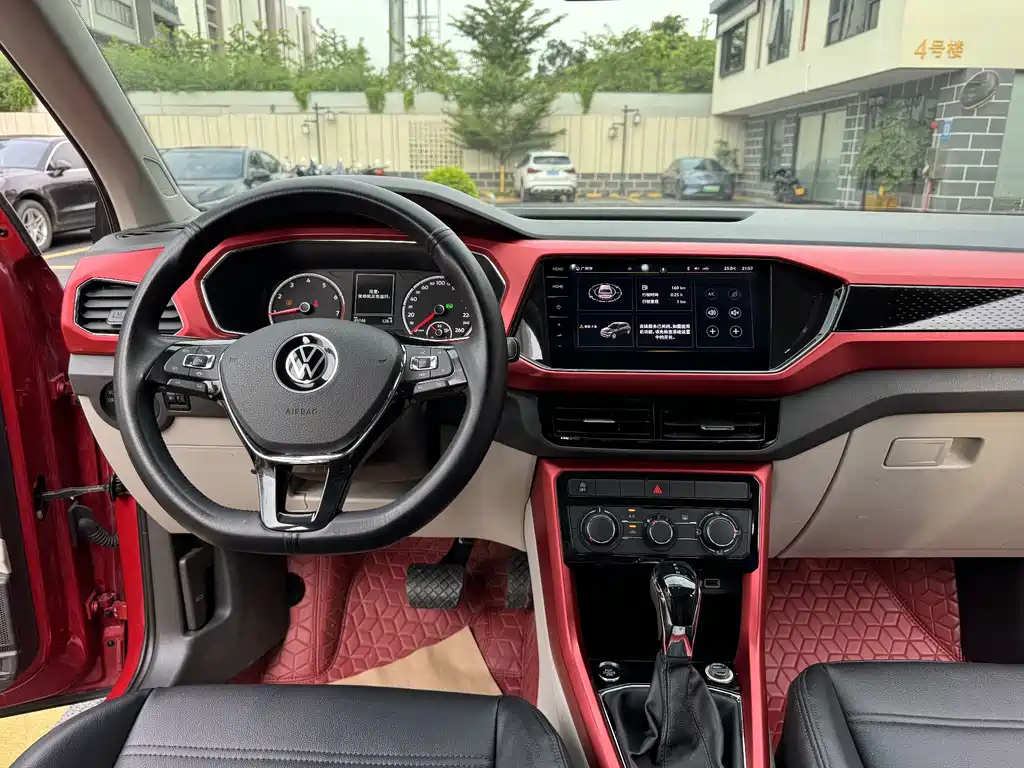 Volkswagen T-Cross — фото 15