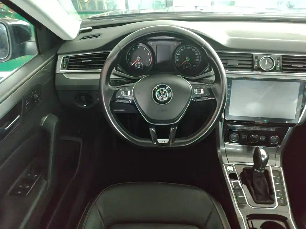 Volkswagen Passat — фото 11