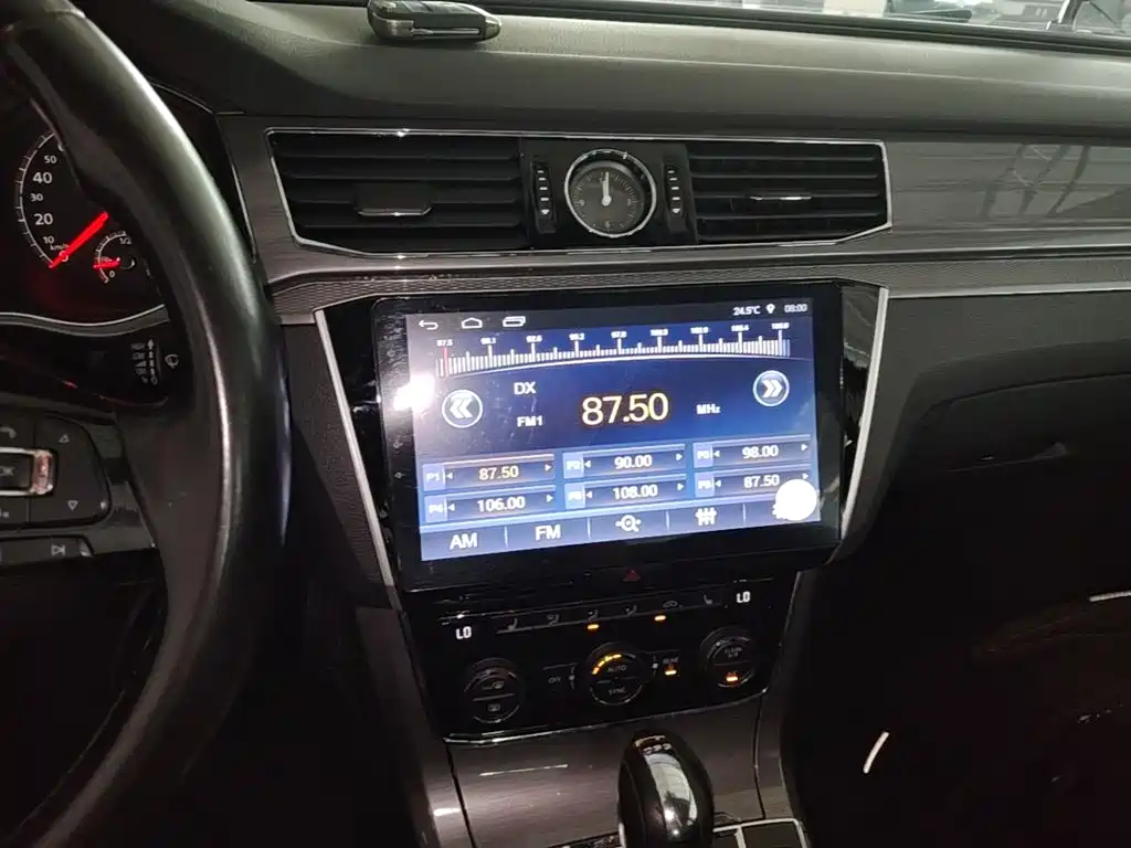 Volkswagen Passat — фото 13
