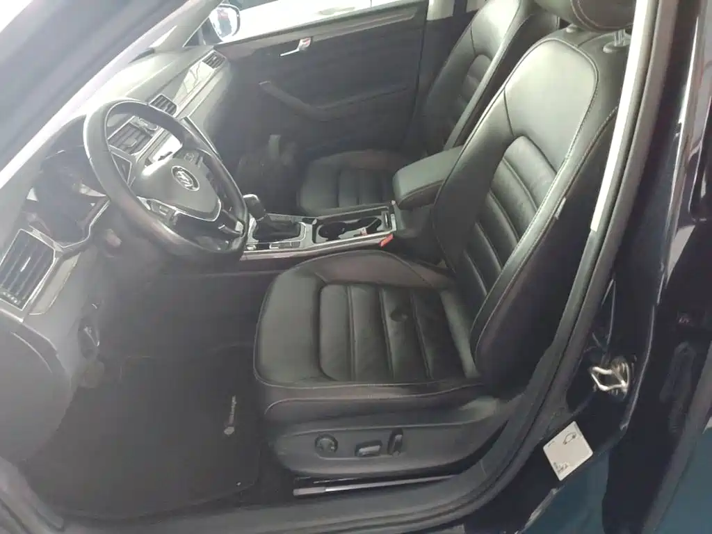 Volkswagen Passat — фото 15