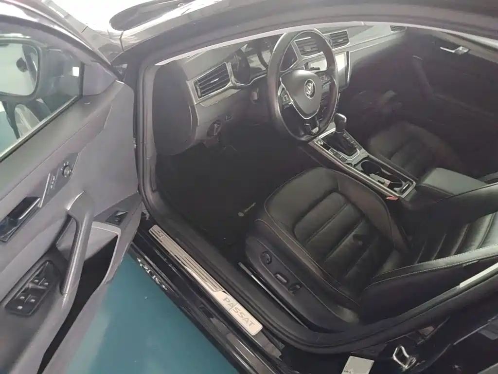 Volkswagen Passat — фото 16