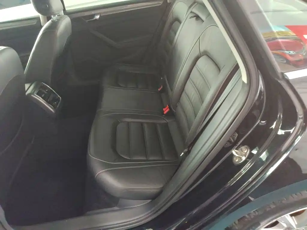 Volkswagen Passat — фото 17