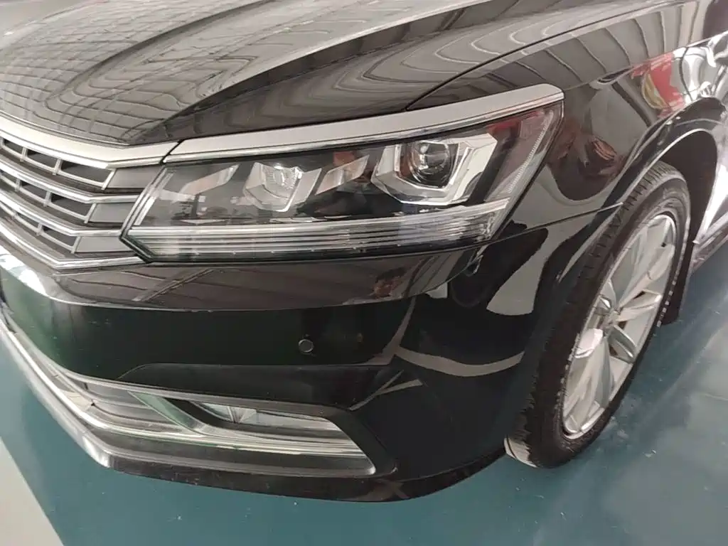 Volkswagen Passat — фото 24