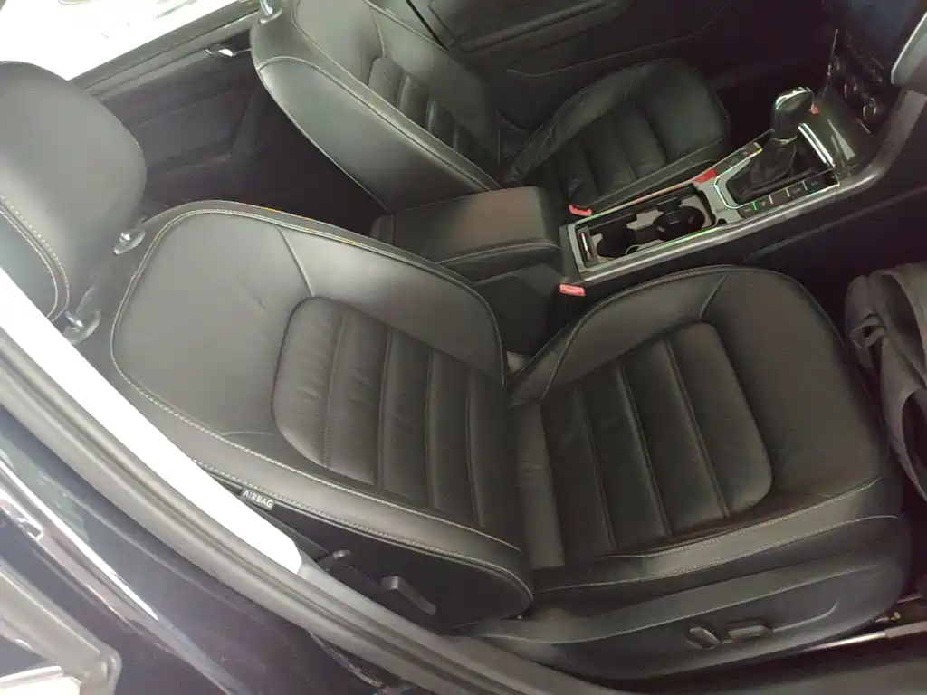 Volkswagen Passat — фото 25