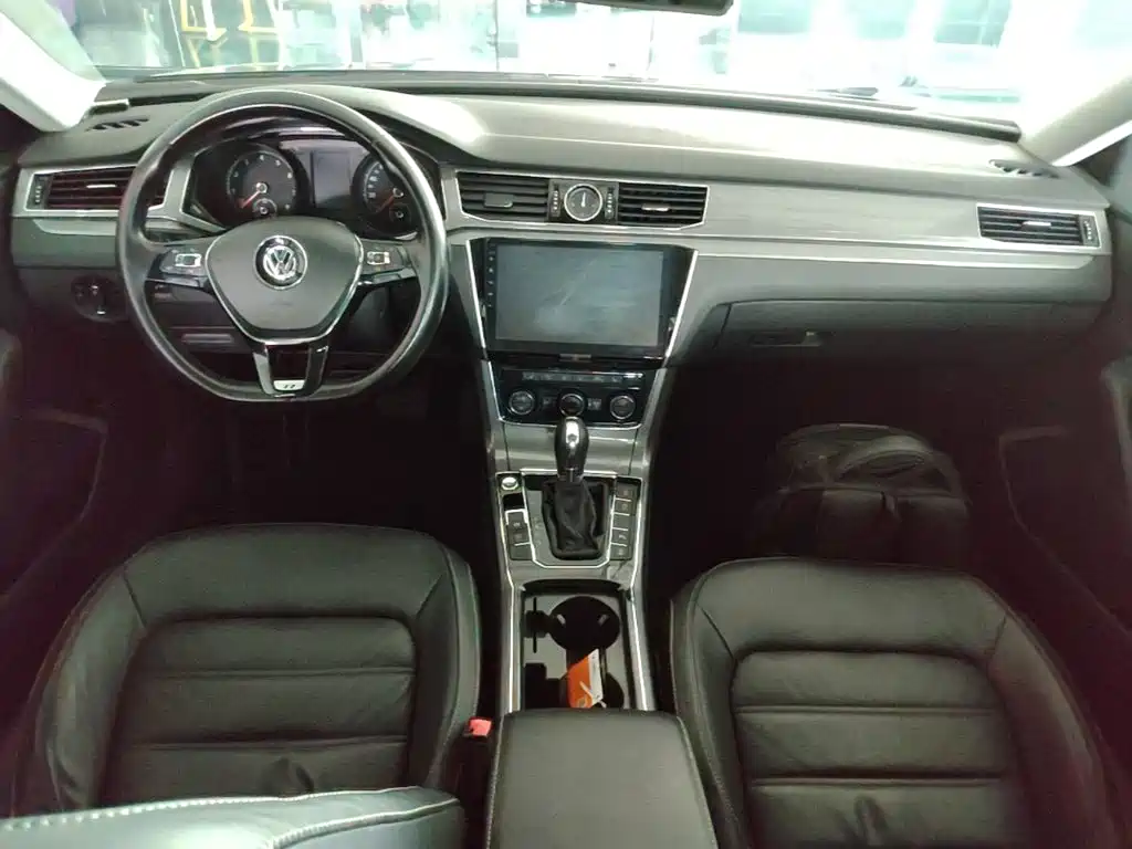 Volkswagen Passat — фото 10