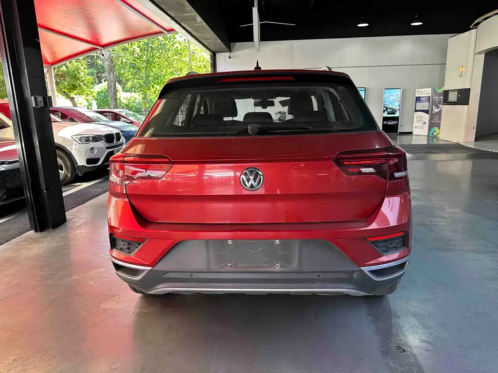 Volkswagen T-Roc — фото 9