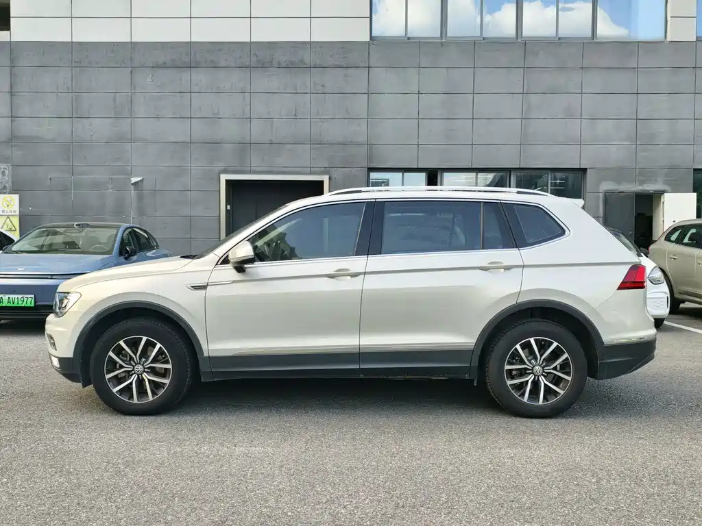 Volkswagen Tiguan L — фото 3