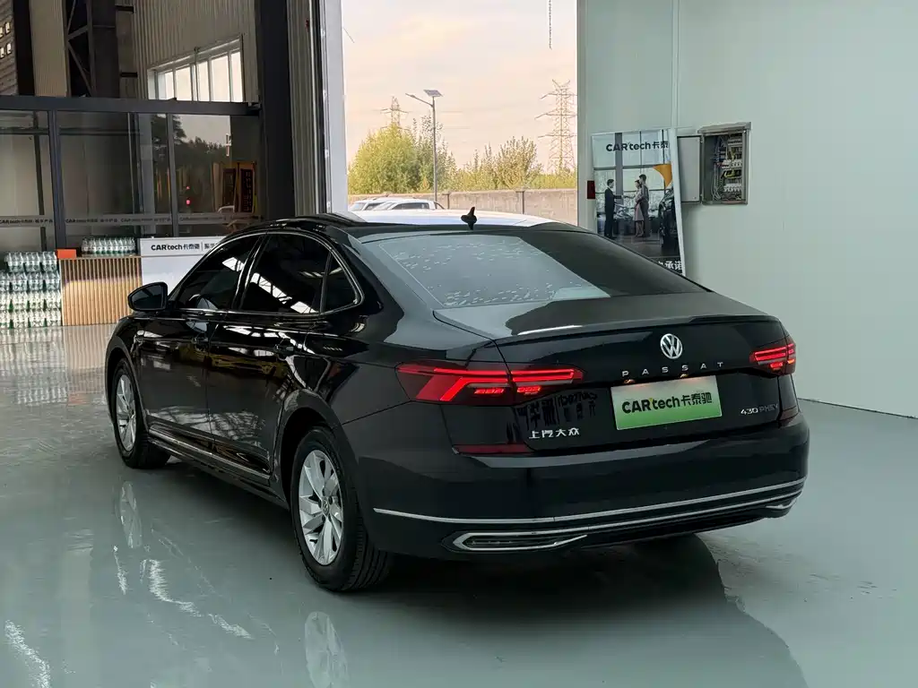 Volkswagen Passat PHEV — фото 11
