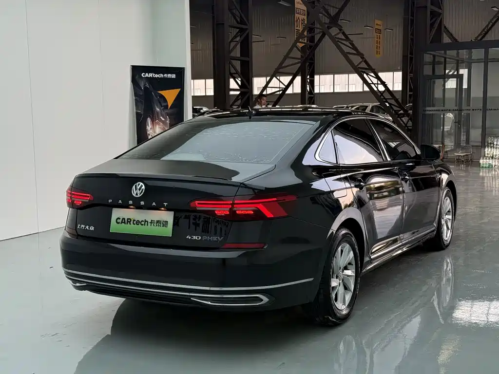 Volkswagen Passat PHEV — фото 13