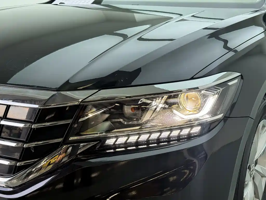 Volkswagen Passat PHEV — фото 14
