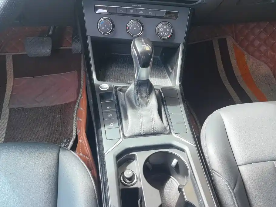 Volkswagen Passat — фото 15