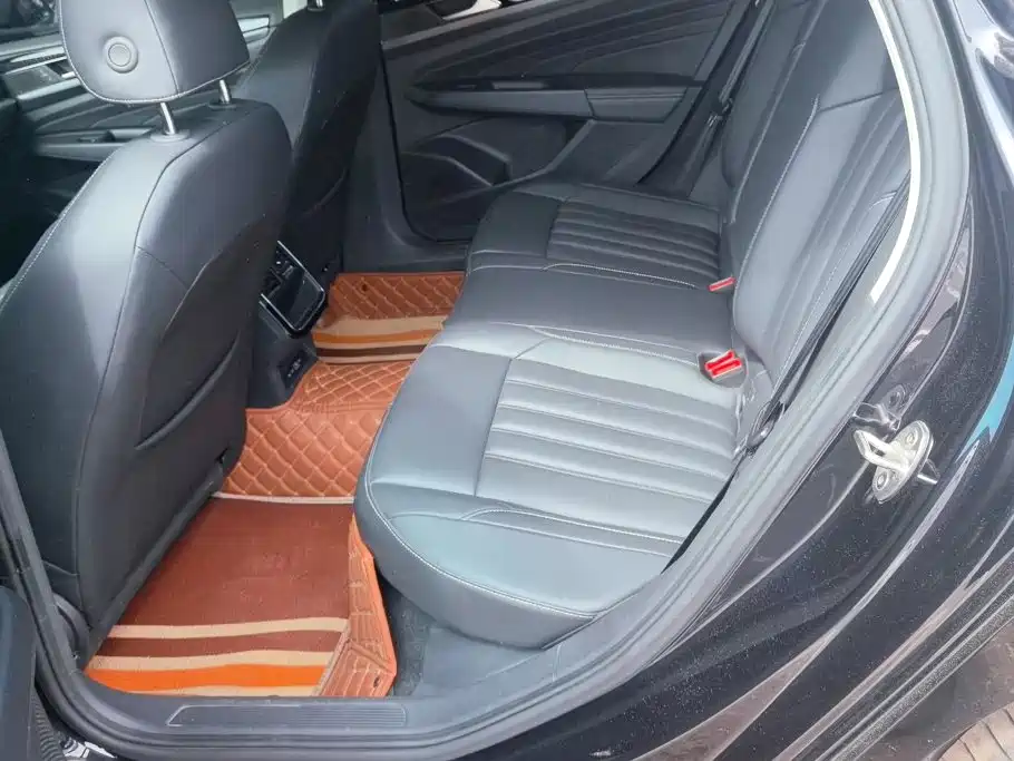 Volkswagen Passat — фото 10