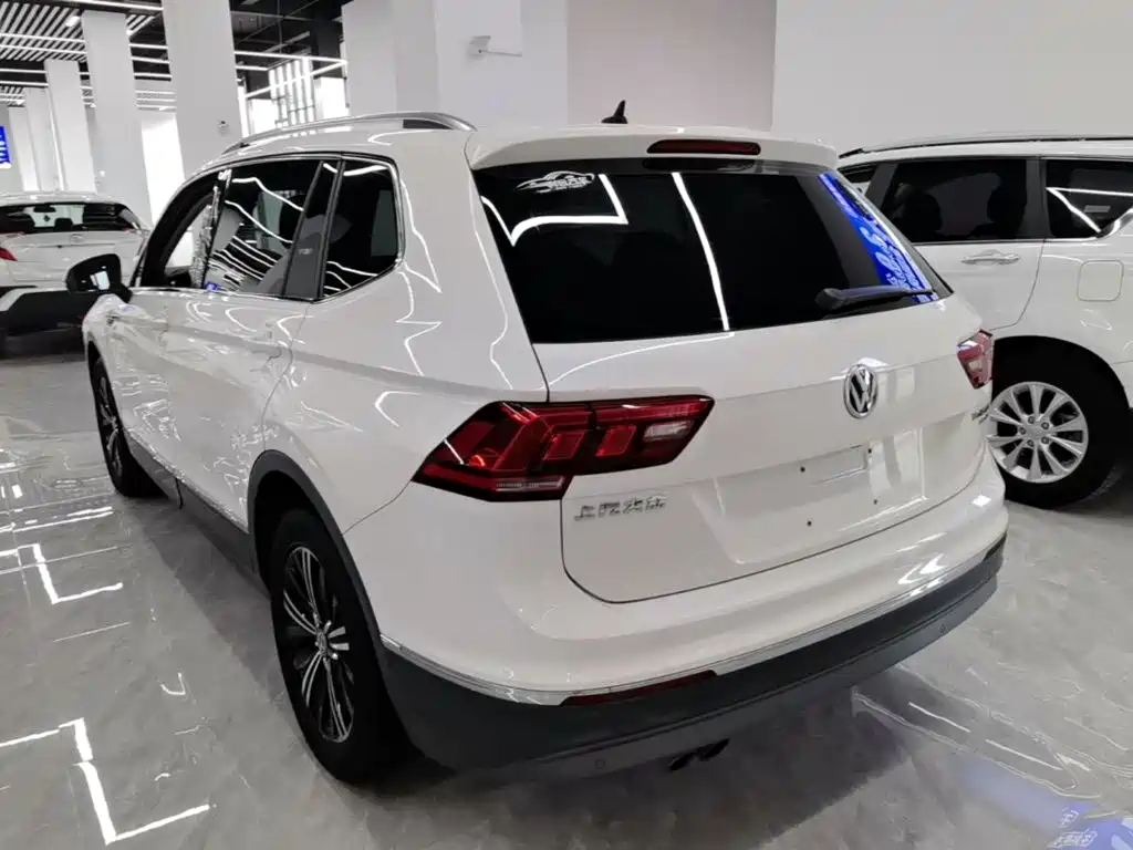 Volkswagen Tiguan L — фото 5