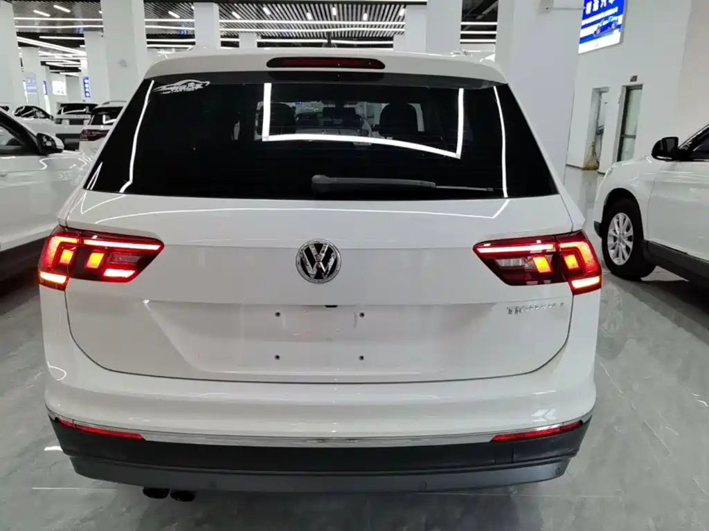 Volkswagen Tiguan L — фото 6