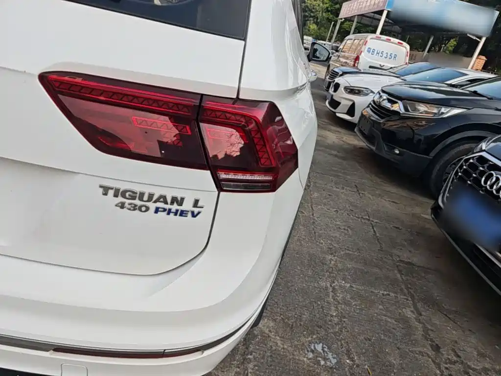 Volkswagen Tiguan L PHEV — фото 8