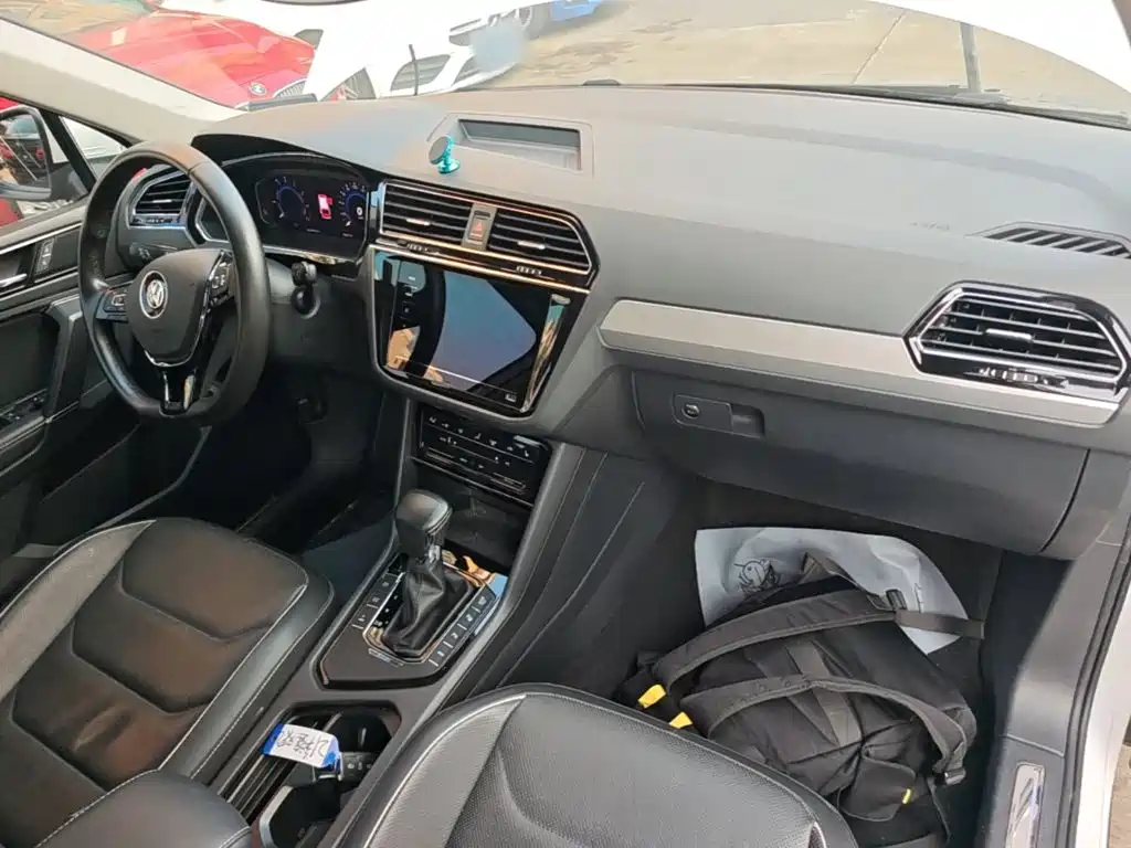 Volkswagen Tiguan L PHEV — фото 10