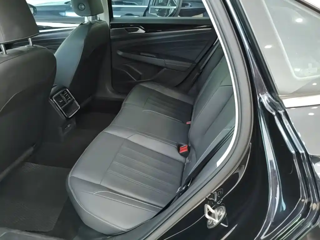 Volkswagen Passat — фото 17