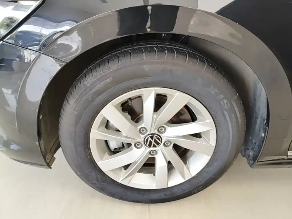 Volkswagen Passat — фото 23