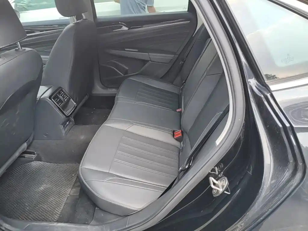 Volkswagen Passat — фото 17