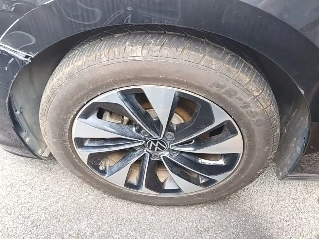 Volkswagen Passat — фото 23