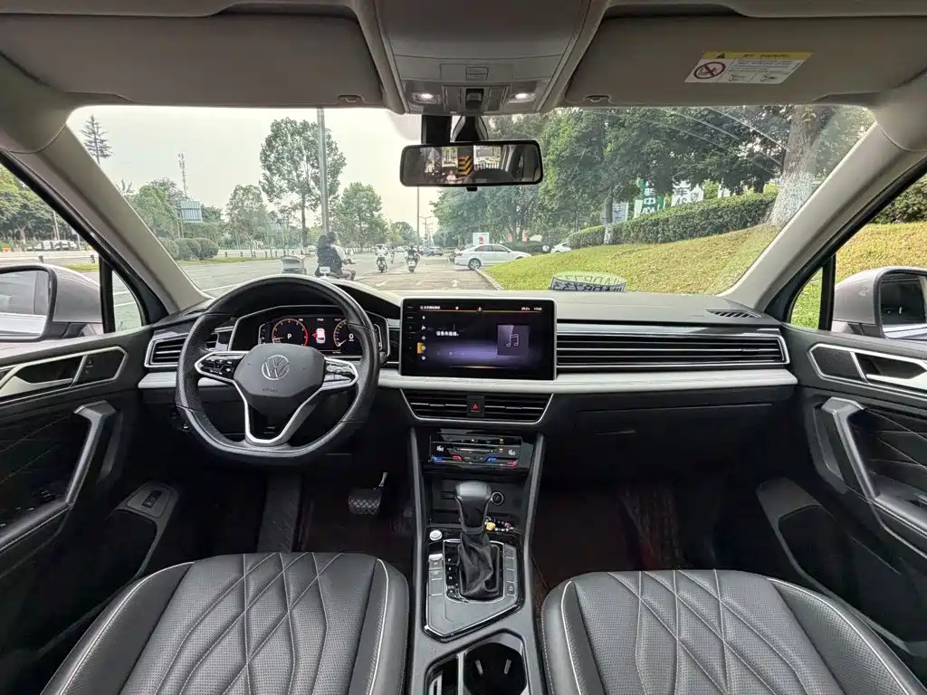 Volkswagen Tiguan L — фото 13