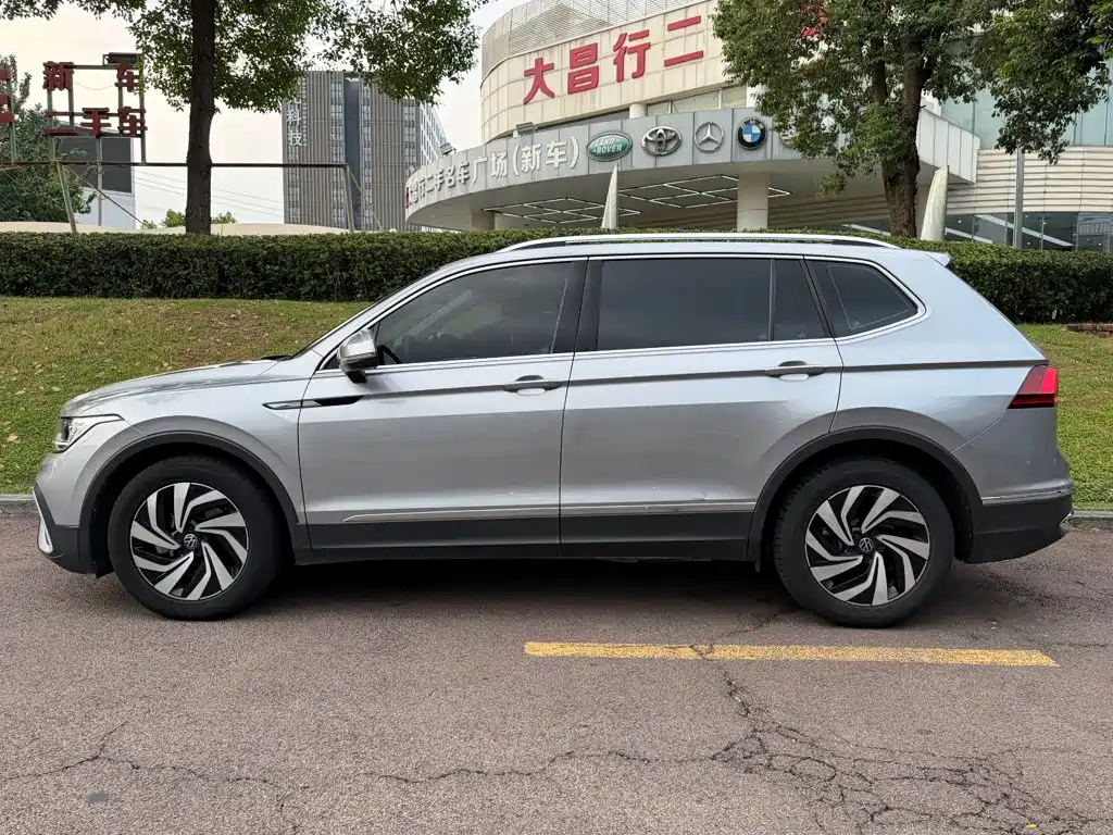 Volkswagen Tiguan L — фото 3