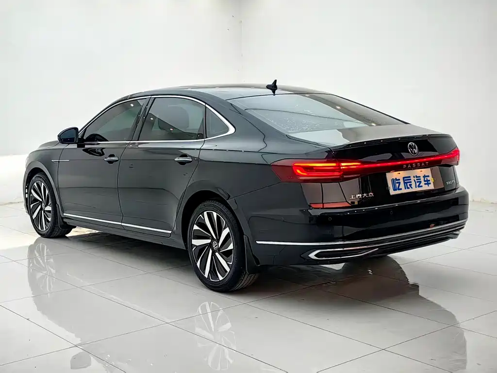 Volkswagen Passat — фото 4