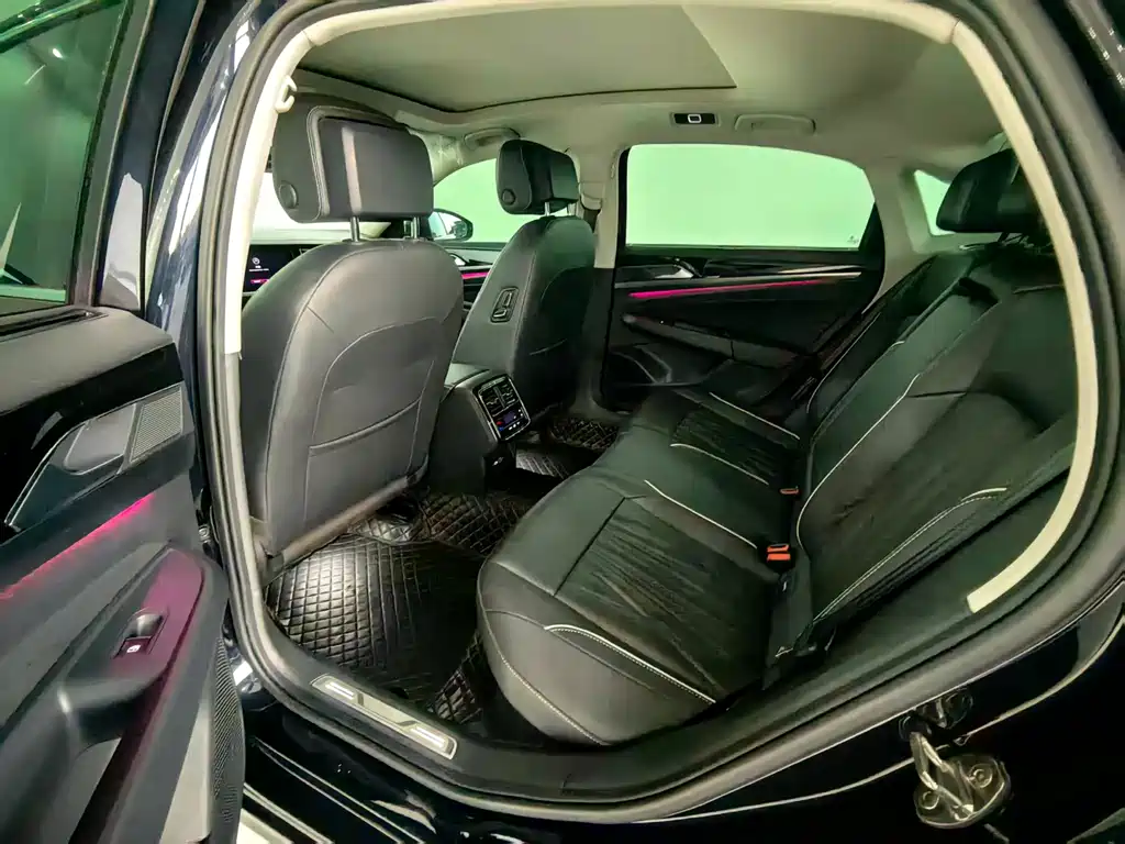 Volkswagen Passat — фото 8
