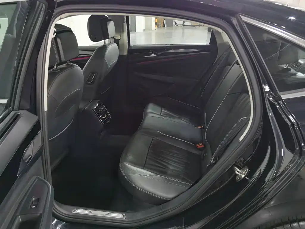 Volkswagen Passat — фото 15