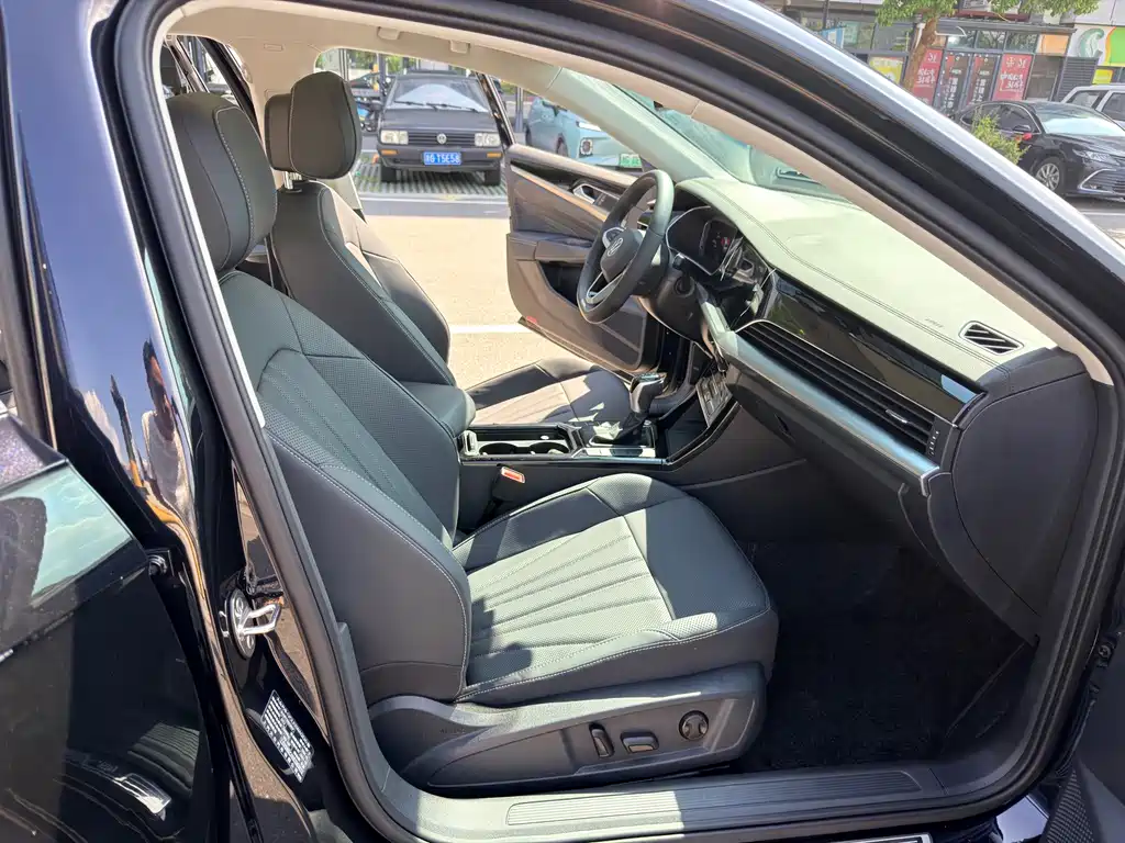 Volkswagen Passat — фото 13