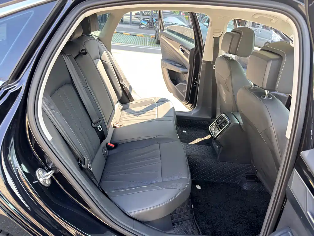 Volkswagen Passat — фото 14
