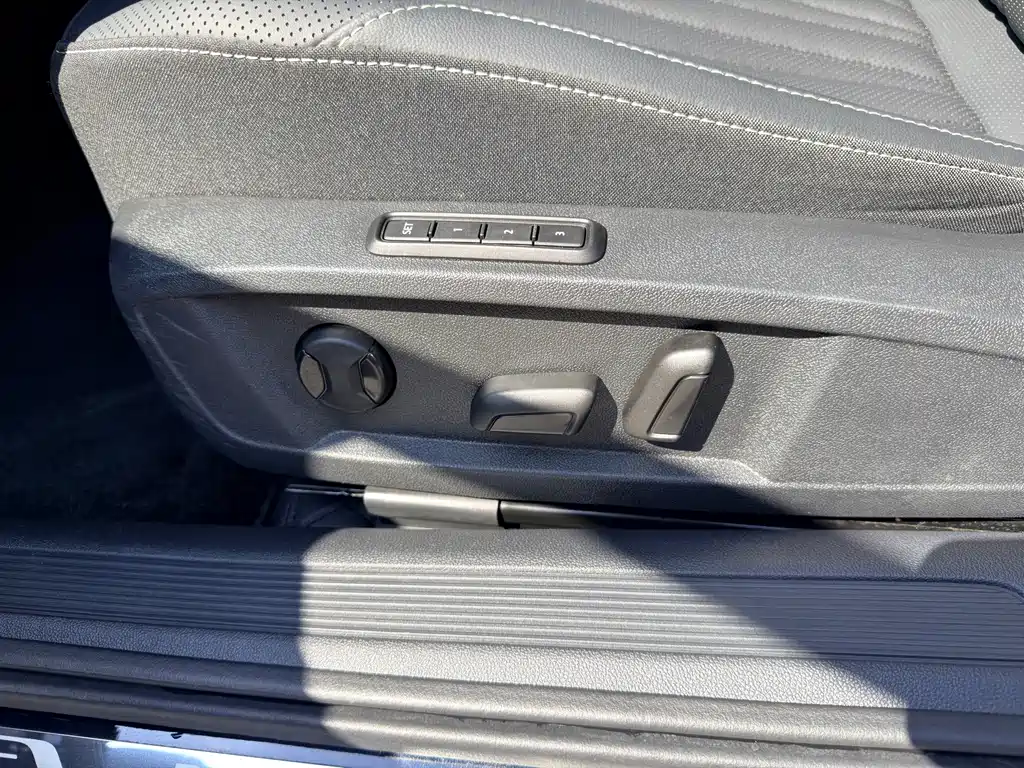 Volkswagen Passat — фото 17