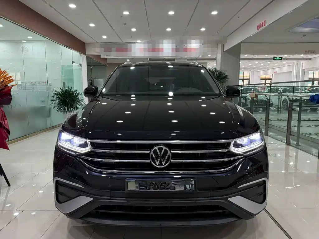 Volkswagen Tiguan L — фото 2