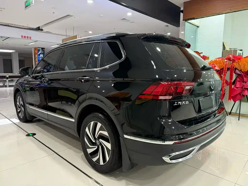 Volkswagen Tiguan L — фото 4