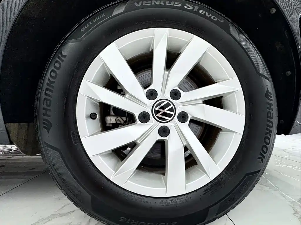 Volkswagen Passat — фото 20