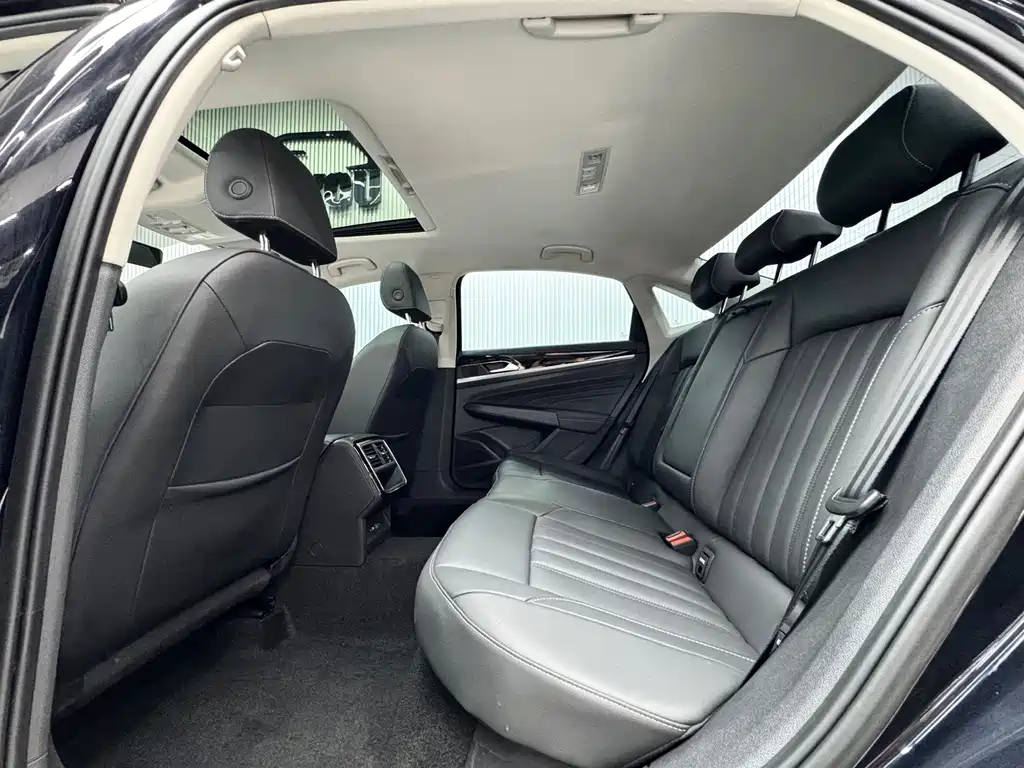 Volkswagen Passat — фото 10