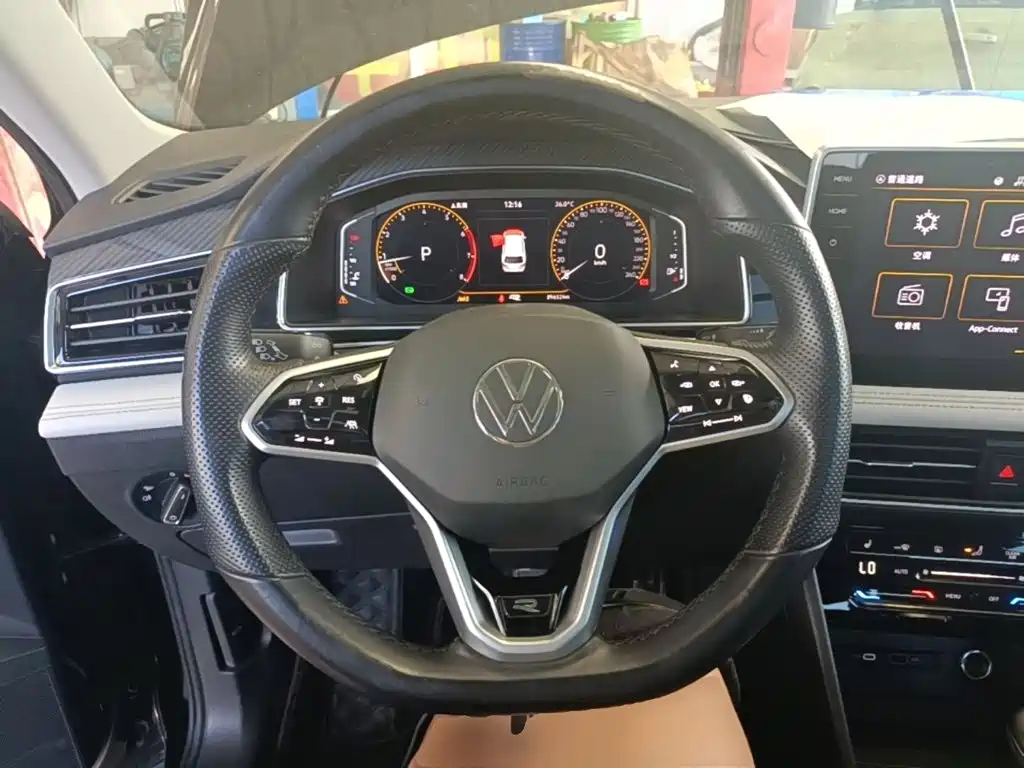 Volkswagen Tiguan L — фото 11