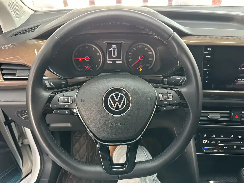 Volkswagen Tharu — фото 17