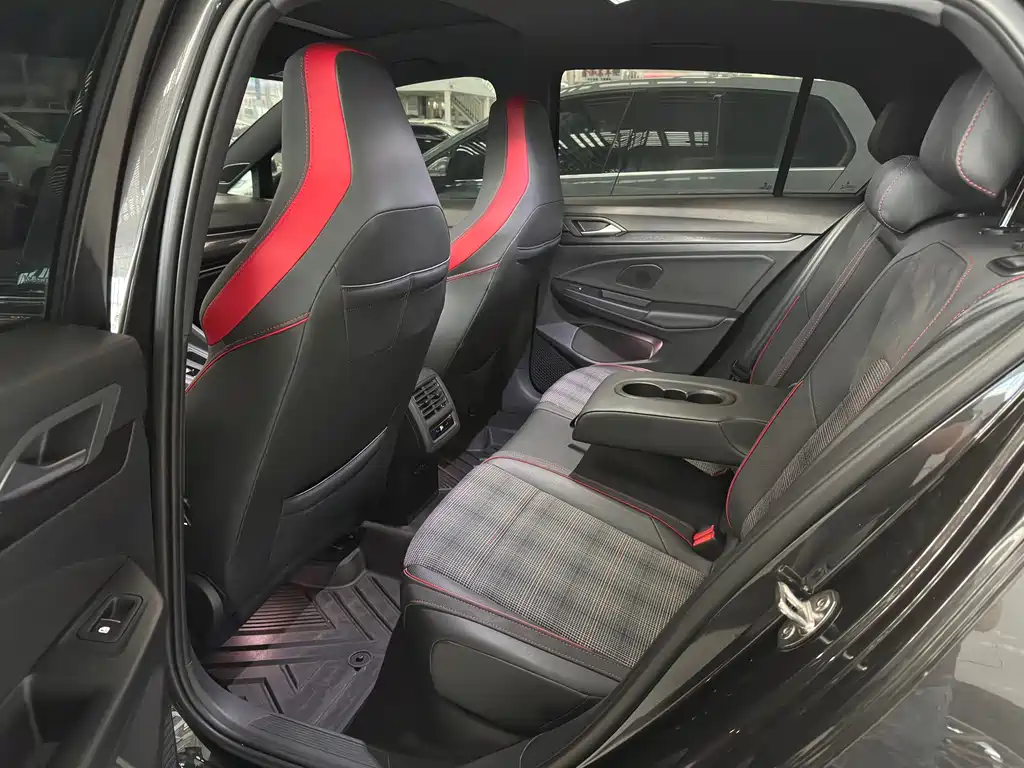 Volkswagen Golf GTI — фото 8