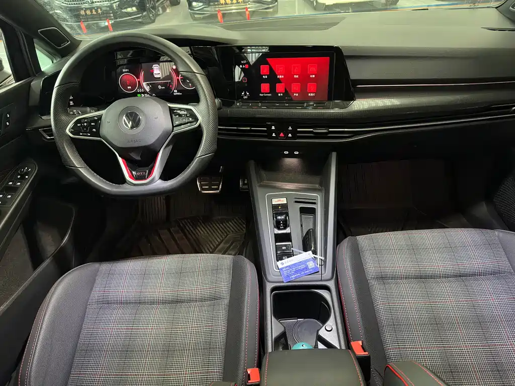 Volkswagen Golf GTI — фото 9