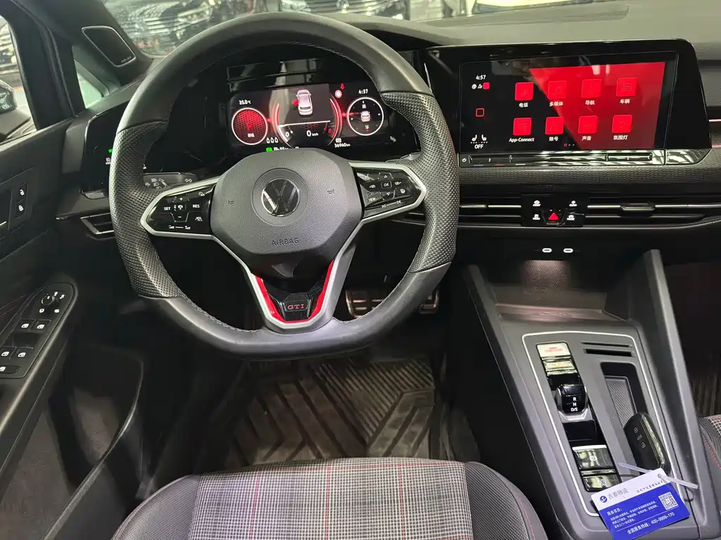 Volkswagen Golf GTI — фото 10