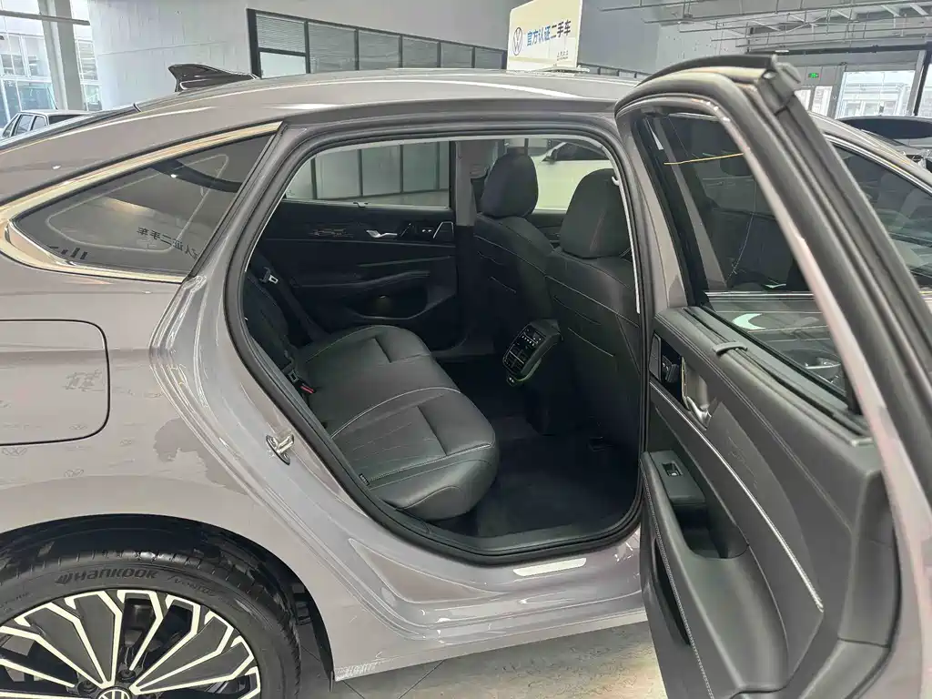 Volkswagen Passat — фото 14