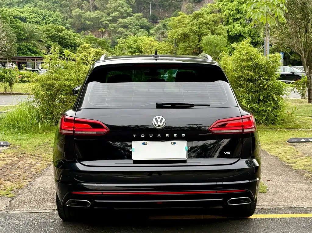 Volkswagen Touareg — фото 18