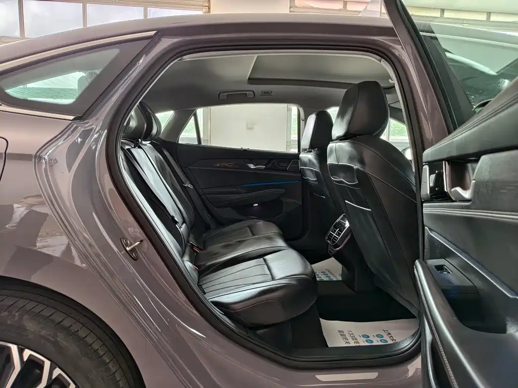 Volkswagen Passat — фото 11