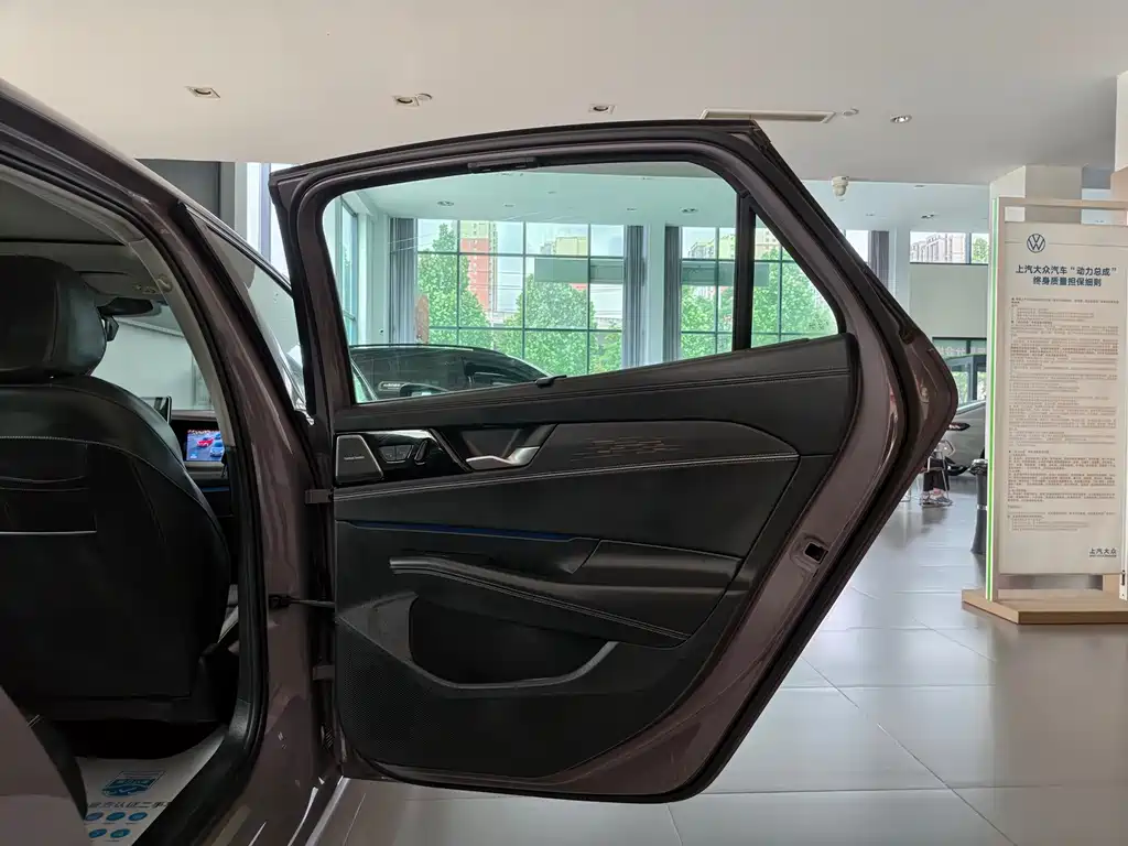 Volkswagen Passat — фото 10