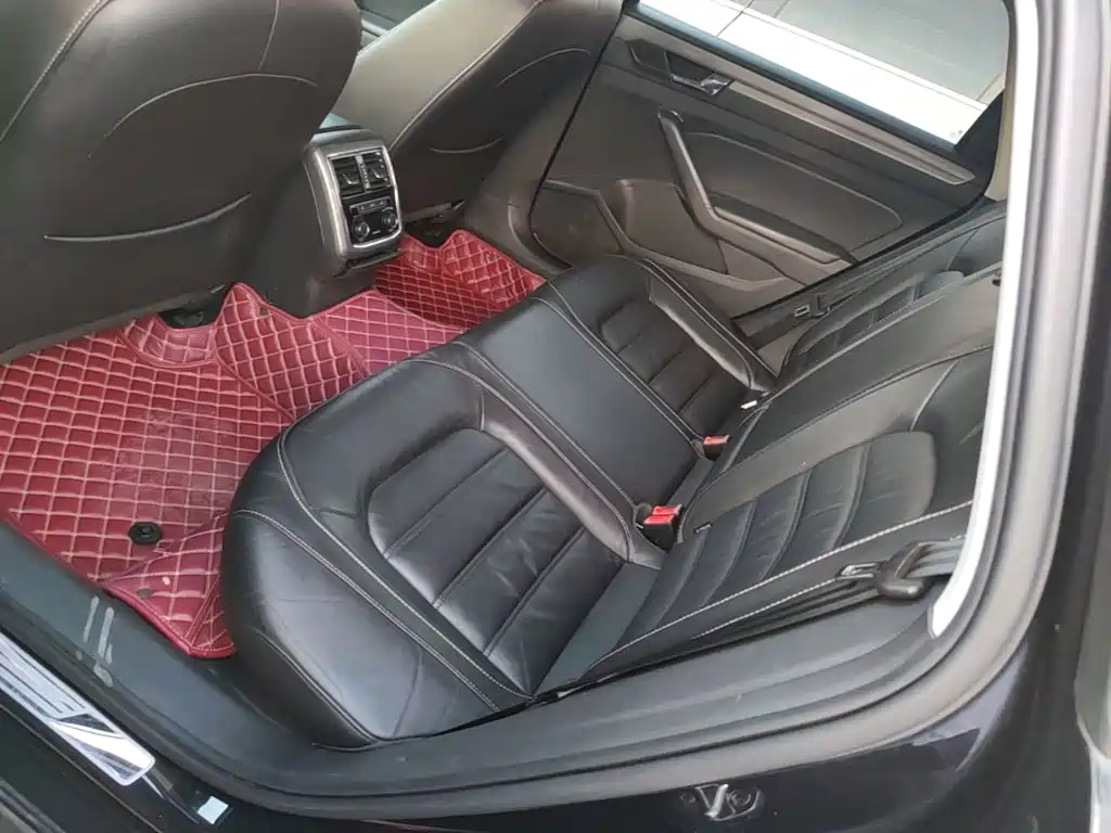 Volkswagen Passat — фото 17